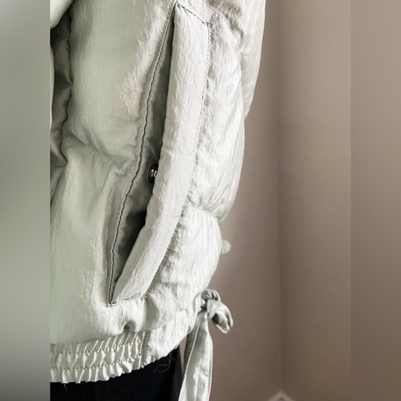 BCBG Puffer Quilted Mint Green Bomber Jacket Zip Up Bow Tie Light Weight Cozy S - Picture 9 of 10